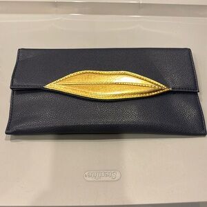- 2Chique Boutique Women's Kiss Mark Navy Blue Clutch